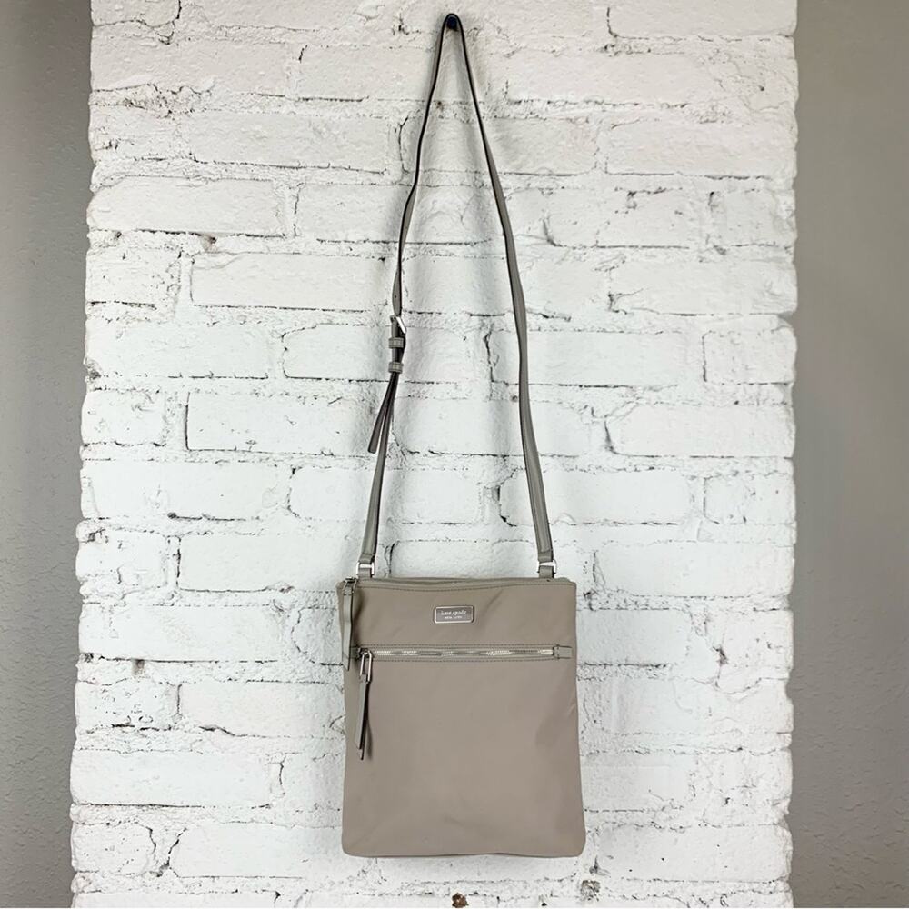 Kate Spade Dawn Soft Taupe Grey Flat Crossbody Purse - Picture 2 of 12
